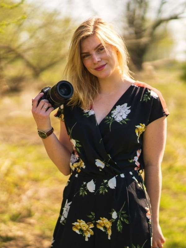 Angela De Baat