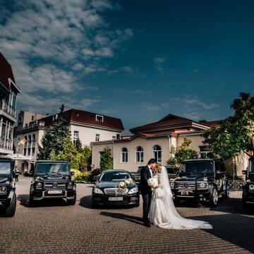 Anna and Artem - a great couple from Odessa. This wedding day was fun and noisy, traditionally in this city. Impeccable style newlyweds added elegant motorcade of cars Mecedes Benz. All cars were painted in the color of the groom's tuxedo!