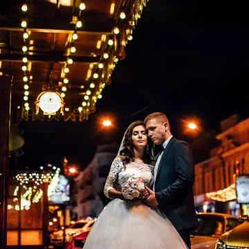 Alexander and Anastasia very sensual newlyweds. The evening  lights are lit Odessa! They create a unique romantic atmosphere for beautiful couple. When these gorgeous bride and groom together as if the world around stops, there comes harmony ...