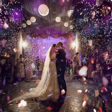 Emily and Rich are amazing. Such a beautiful couple. During our pre-wedding meeting, I suggested Confetti Canons for the 1st dance. So I set my flashes for a backlit scenario to catch the confetti/glitter etc firing out of them. 