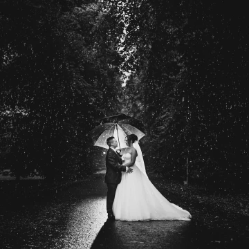 Another rainy day wedding. I took the couple outside just before sunset and completed their couple portraits. For this shot, I placed y AD200 flash about 5-7m behind them with a Grid and Sphere. Backlighting the couple but also backlights the rain and freezes it.