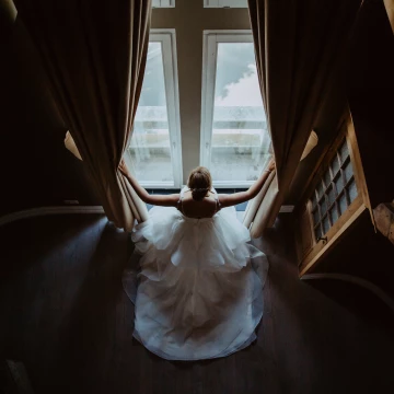 Our beautiful bride Ine was adding the finishing touches on her wedding morning. After this bridal shoot, she was ready to see her husband.