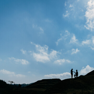 I love a good silhouette and when the sun is out and beautiful blue skies are abundant it would be rude not too. The couple headed up the hill and he re-enacted his proposal. Such a great moment. 