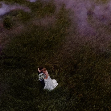 We love to experiment with photography & video. Annelies & Pierre loved the idea of taking drone images of them. We used smoke bombs and this was the result! Amazing!