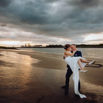 This wonderful couple Ine and Raf got married last year in Belgium. We went to the beach to take some images of them...We were so lucky with the golden hour.