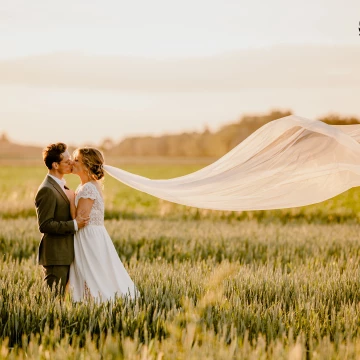 The movement of the veil, the golden hour, the field, the lovebirds...This magical setting was perfect. We are still in love with this couple and image.