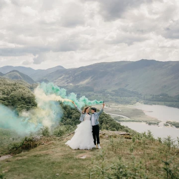 Simplicity is sometimes all you need. 2 Smoke bombs, perfect weather, great couple, and amazing background. Awesomeness set to max.