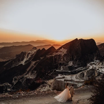 In July, we went to Italy with our Belgian couple C + S.  We were looking to shoot in a perfect location and Carrara was really breathtaking... 