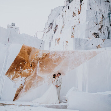 In July, we went to Italy with our Belgian couple C + S. We were looking to shoot in a perfect location and Carrara was really breathtaking... 