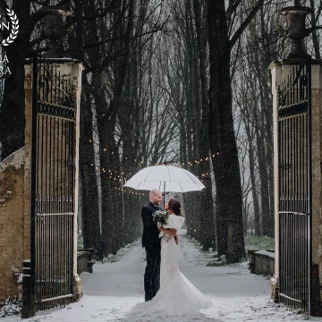 Due to the pandemic Covid-19, a lot of our weddings are canceled. But this one was the first of 2021. We were lucky to have such a beautiful snowy landscape. It's just like a fairy tale. 