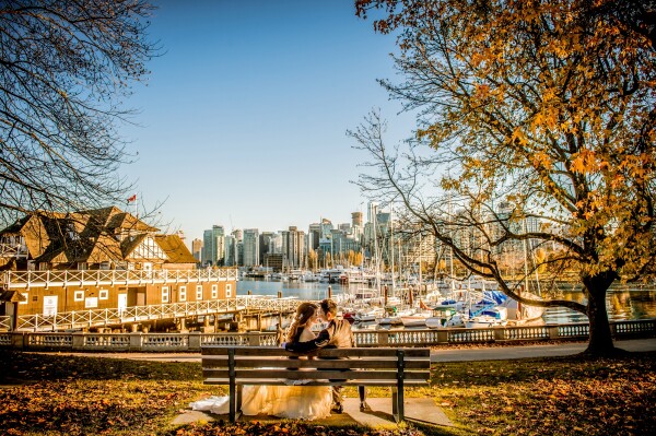 One great aspect of Vancouver is we get a great mixture of nature and modernized buildings. Imagine sitting on a bench in the provincial park filled with fall leafs and your loved one beside. Starring off to the busy downtown buildings and just enjoy the moment of warm and calmness. This is what this feeling looks like. 