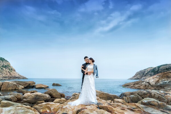 The backdrop of this photo is in Shek O, Hong Kong. Having them situated in opening space of ocean and sky, I wish to deliver the idea that they have each other to hold on to in this whole wide world. If you notice they were standing in exact middle position of the photo, you have catch on my idea of telling them that as long as they have each other’s back, they can create a bright future.