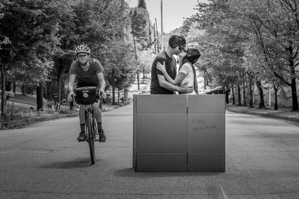 "Life's a lot more fun when you aren't responsible for your actions.” ― Bill Watterson, The Complete Calvin and Hobbes<br />
This was the concept for this couple. And putting in the middle of a street in a cardboard box – also called time machine – was the right thing for their day!