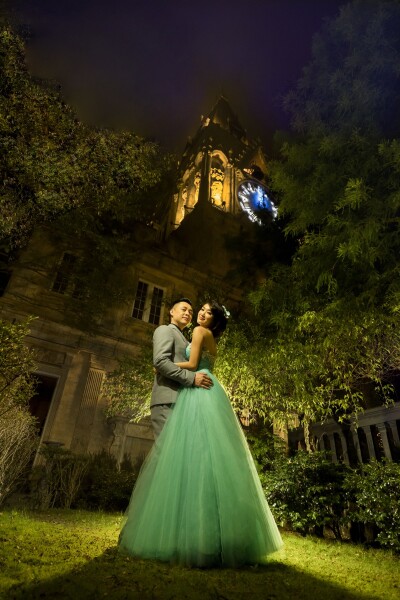 Living in fairy tale is every bride’s dream and why don’t we make it come true during the photo section. With the castle as backdrop, and coincidently , a clock on the wall, as well as special light effect, we have achieved the mimic of the famous fairy tale story, making bride the happiest princess