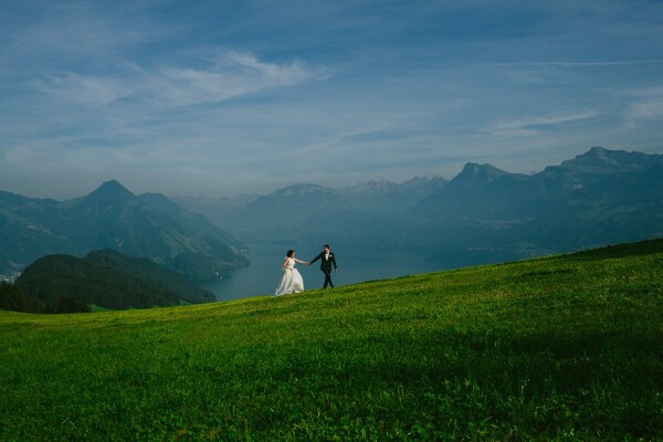 This is probably the wedding with the most suggestive view I've had in Switzerland! It was a Swiss Mexican wedding in the very famous Villa Honegg hotel in Stans and the moment we arrived to the venue I knew this view had to be part of the story. We waited until the sun was perfect and I called them for 5 minutes during the cocktail hour to take this photo. We had lots of fun taking it and were so impressed by the breathtaking views!