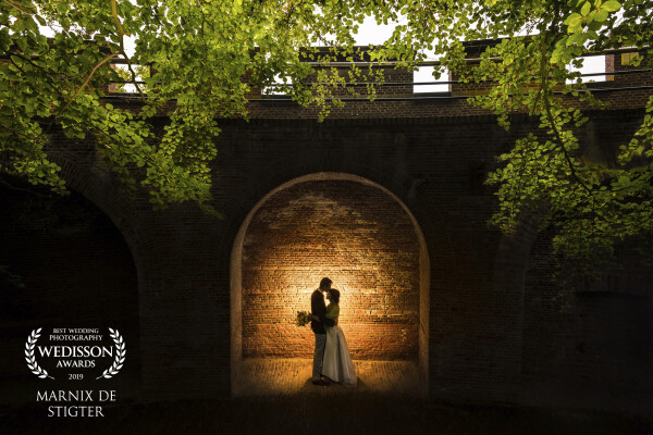 On a rainy wedding day in Leiden, we went into this old fort where we could take shelter from the rain. The place felt like an ideal location for a shot like this! :)