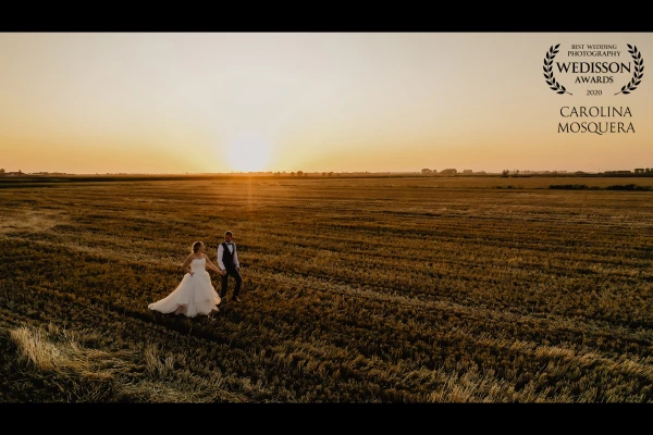 It was fantastic to have a couple like Isabelle & Matthias. We love to work with drones. We saw this setting and the golden hour, the idea of this lovely picture was born.