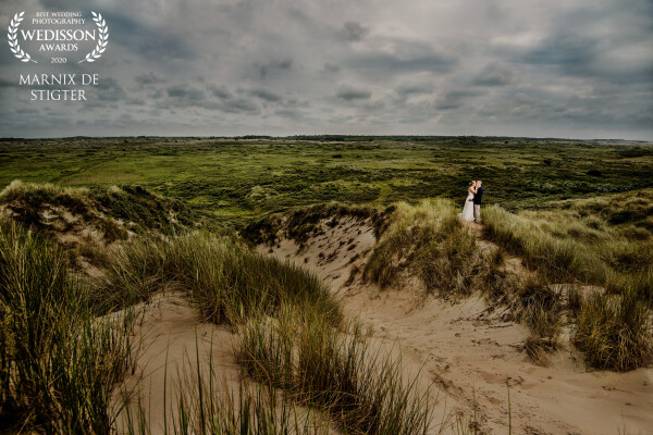 This wedding on the island of Terschelling in the Dutch Waddenzee allowed for a short trip into the dunes. The dark cloud and the vast landscape create for a dramatic scene, which both the couple and myself absolutely loved :)