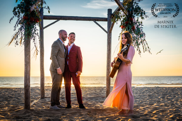 This gay couple had the most beautiful sunset wedding on the beach, while one their friends played and sang a song for them. The overal atmosphere was absolutely amazing and I was really happy with how this image capture that entire ceremony.