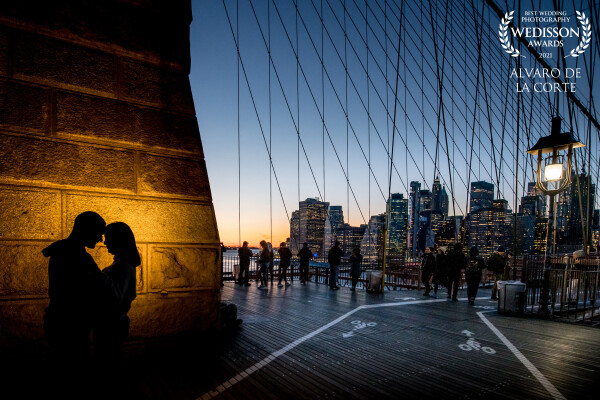 Viajar a New York para realizar bodas fue una experiencia mágica. El  puente de brooklyn es un lugar increible para tomar una sesión de fotos.
