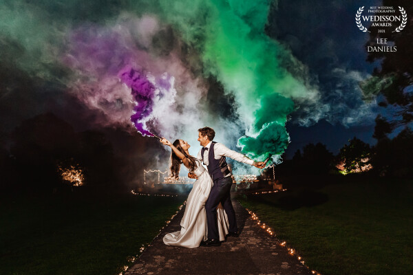 Keiran & Katie were such a great couple to work with, full of fun & laughter so it was only right we cracked out the smoke bombs at the end of the day<br />
<br />
Venue - Irnham Hall