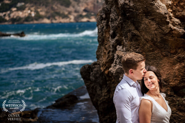 You can almost hear the sound of the waves crashing onto the rocks looking at this lovely couple.