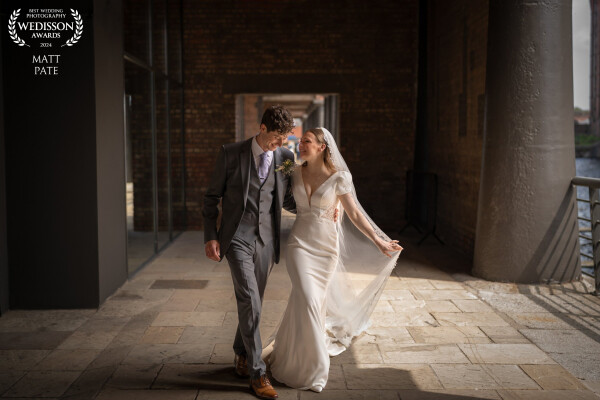 Beautiful light in this outdoor area of the Titanic Hotel, I'm a big fan of this doorway type light. The light outside was actually very harsh. Lovely connection and moment between Anna & Jamie here.