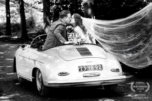 An old Porsche and a beautiful couple who are so in love - you don't need more for a wonderful pic!