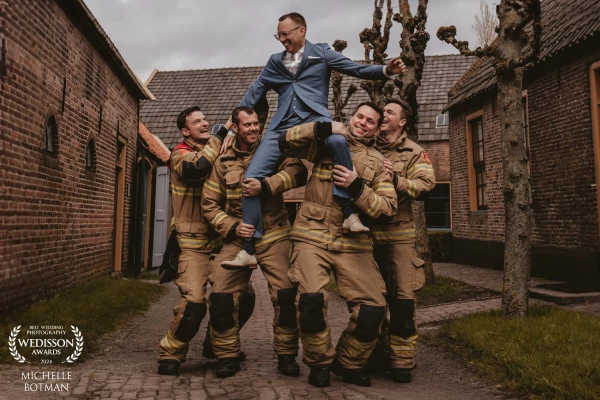 The groom got carried out of the ceremony by these 4 firemen, his bride was too hot to handle 😜