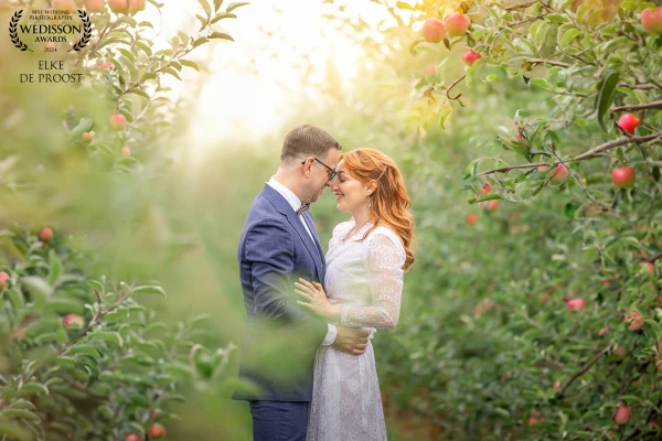 A wedding in an apple orchard with the beautiful evening sun was still high on my list. So glad I wa...