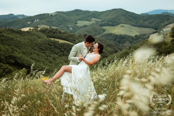 This beautiful photo is taken in Le Marche in Italy. I really love a destination wedding in a comple...