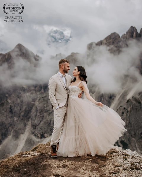 Amazing elopement in the Dolomites! We took a hike up at the drei zinnen, for this amazing view. Hik...