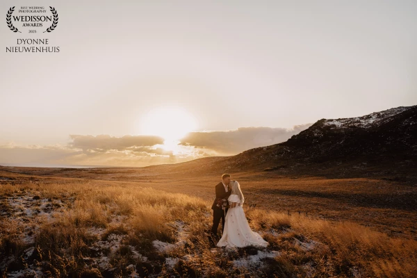 Goldenhour bij Búðakirkja in IJsland.