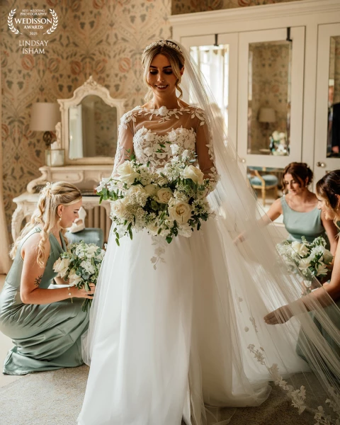 LUKE & ELLIE<br />
<br />
Ellie looked absolutely stunning on her May Wedding Day at Hodsock Priory.  Her dress was utterly gorgeous.  This was such a beautiful moment with her and her bridesmaids; putting her finishing touches together as she was about to walk down the aisle.