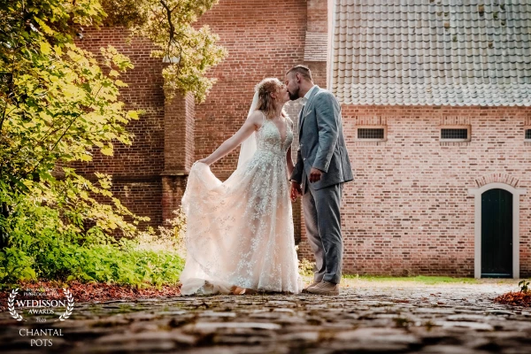 A sunny summer wedding at this cosy church!