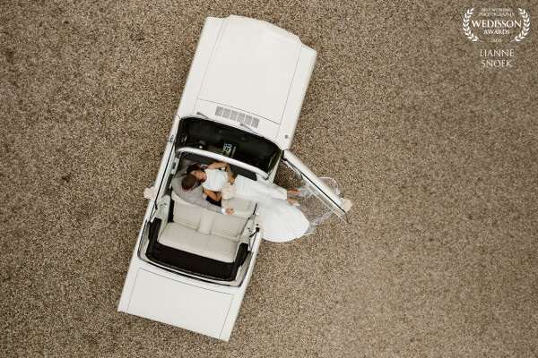 When the wedding car is a cabrio, it gives great opportunities for a beautiful drone shot from above...