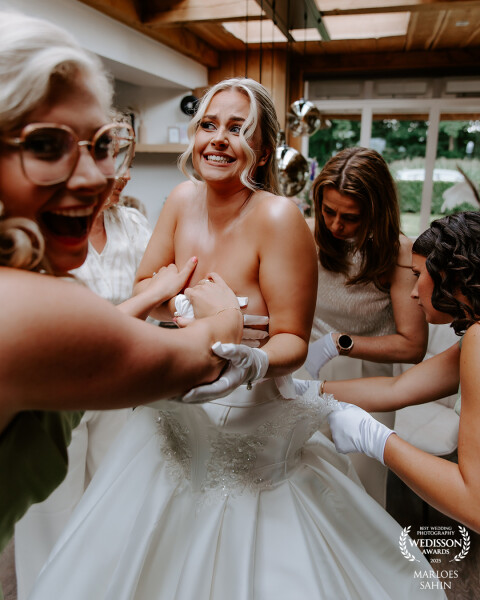 don't forget to have fun at your wedding day! This beauty enjoyed every minute of it!