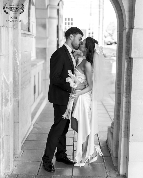 A chic London Town Hall wedding at the beautiful Hendon Town Hall.
