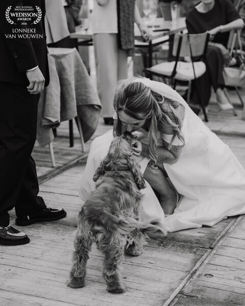 A precious moment of the bride with her best friend after he got a piece of cake.