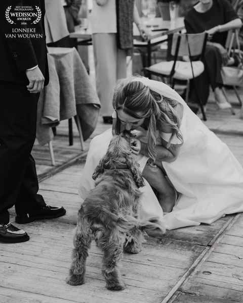 A precious moment of the bride with her best friend after he got a piece of cake.