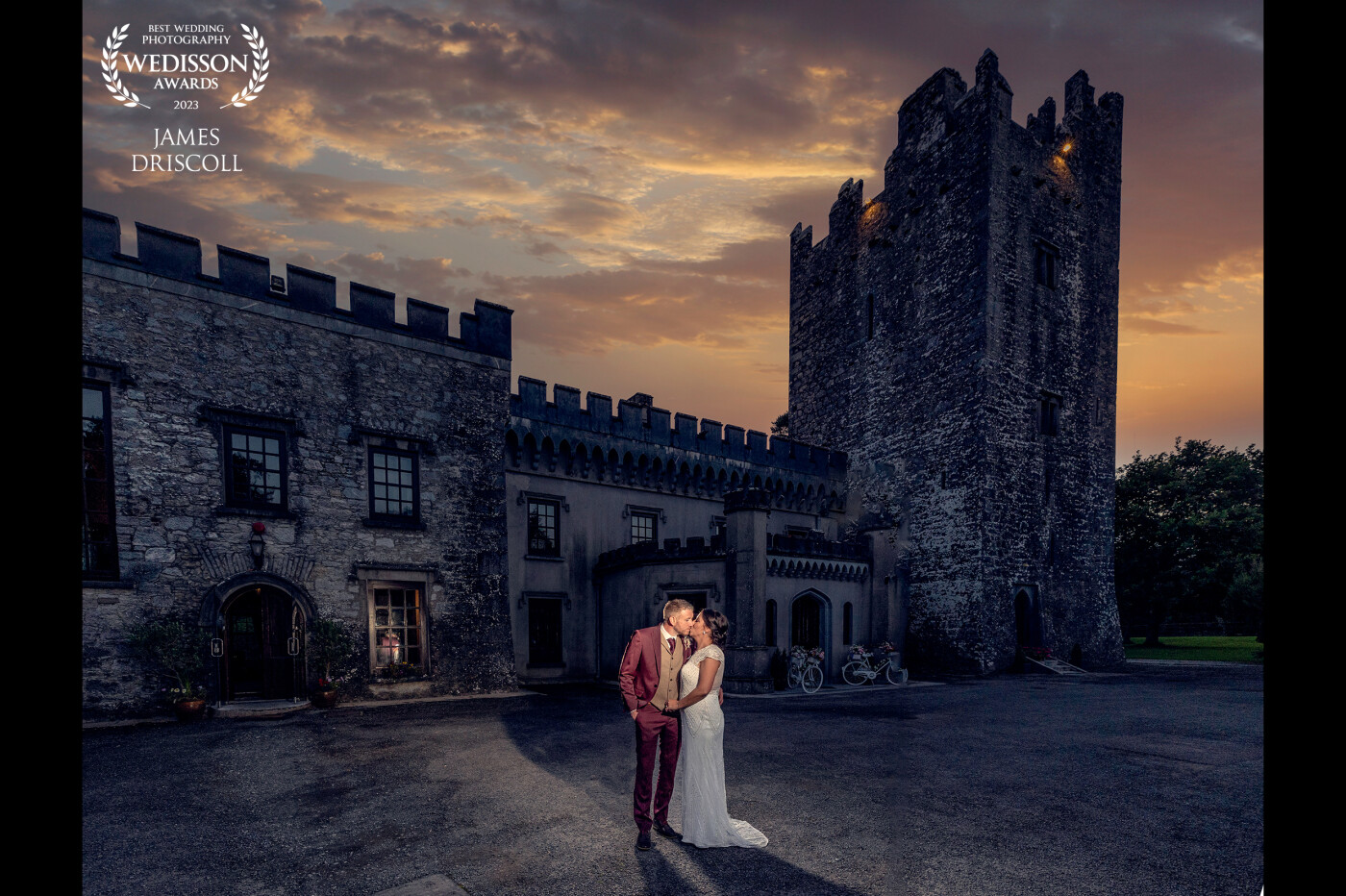Blackrock castle was the setting for this awesome wedding. Castle of course was too huge to fit it all in, so piecing off a section as the sun went down..