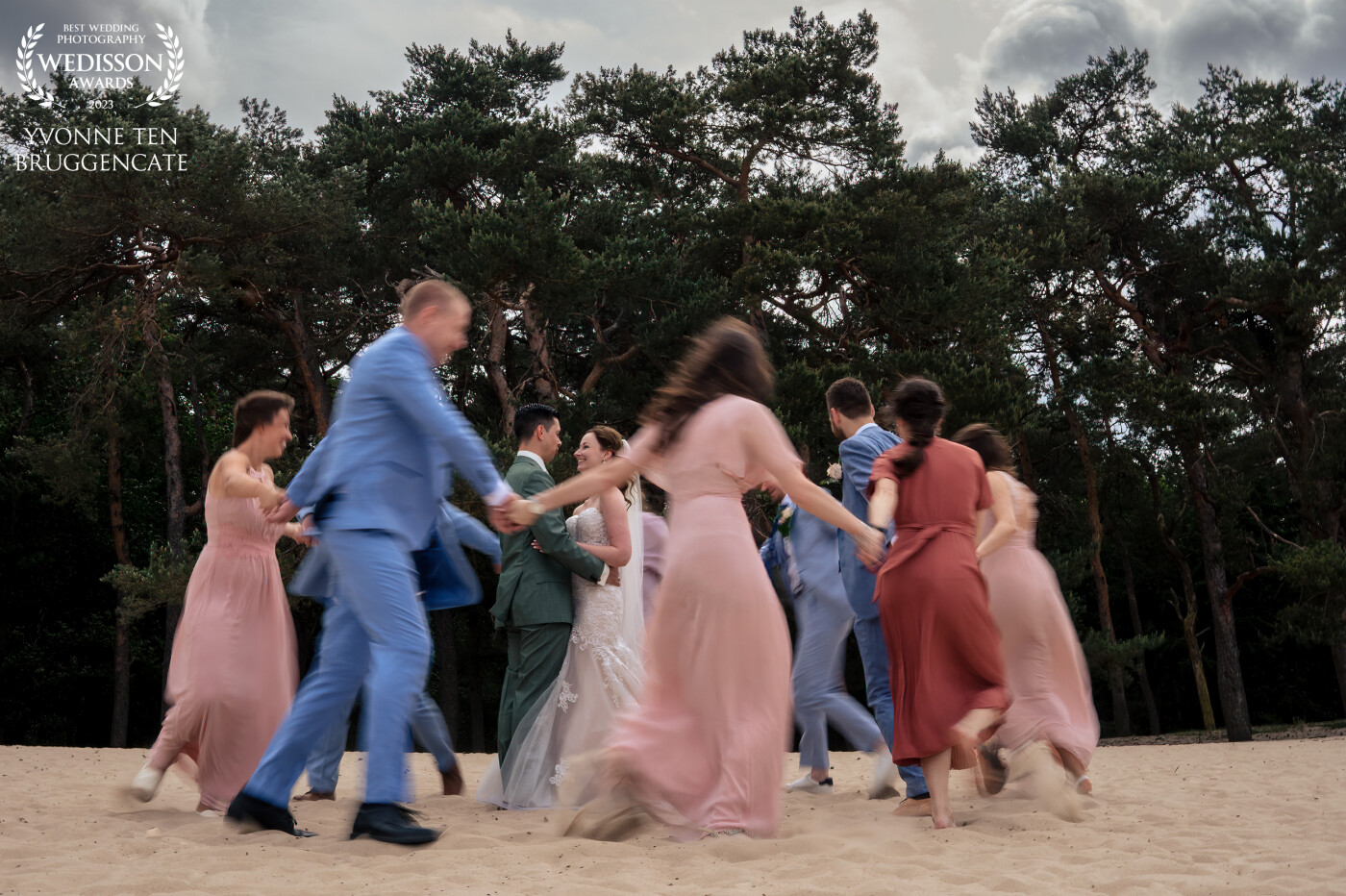 This couple went to the dunes with all their closest friends to have their wedding photo's taken. It was such a great group of young people. We had so much fun, so I'd been able to go wild and creative as much as I wanted.