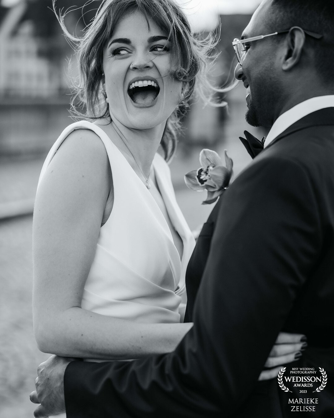 I love fun in the pictures but also the shoot on the wedding day must to be fun!