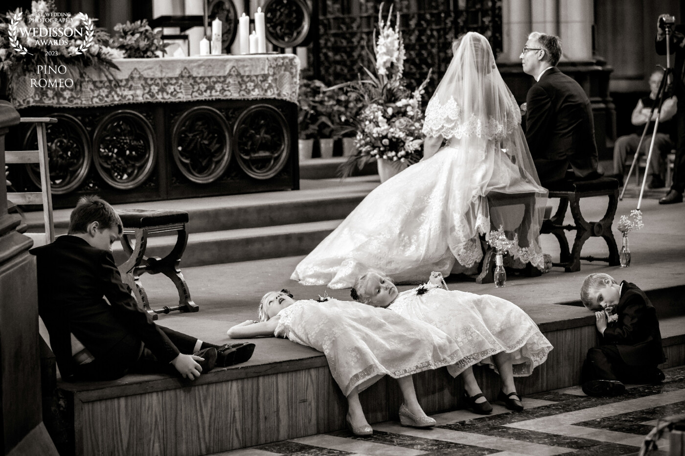 The children of the bride and groom are a little bored during the religious ceremony in the Cathedral of Laeken, where the kings of Belgium are buried.  This moment had to be immortalised!
