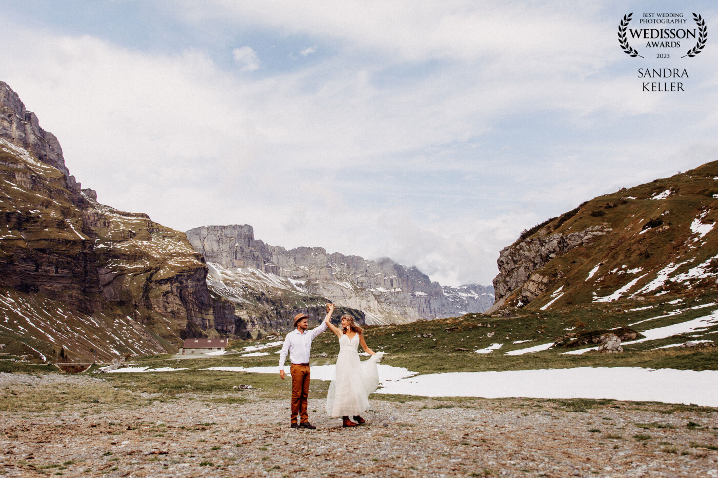 In Switzerland we have many breath taking  sceneries. And this is one of them. Eloping in the mountains, I think is one thing I would do, if I would get married to my hubby again;-)