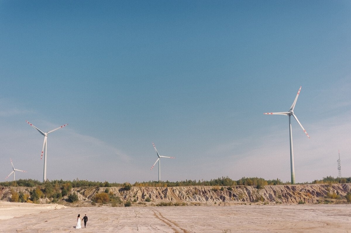 Industrial areas like a wind farm could be a every magical place for wedding session, but it's only a good background for show how a truly love between two people.