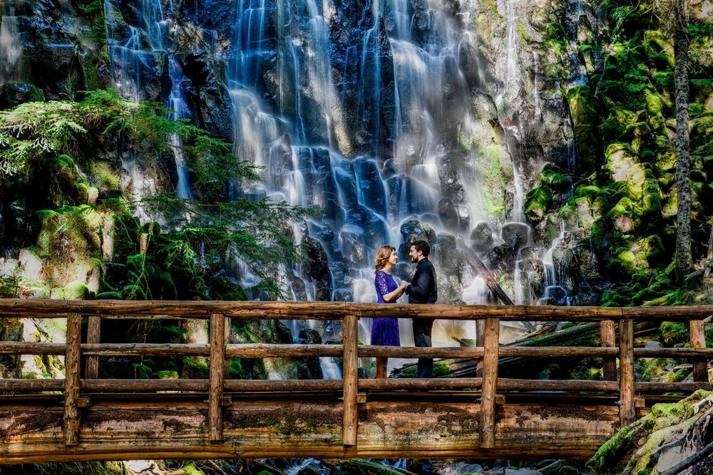 Eduard and Lina<br />
We hiked two hours to one of Oregon’s hidden gems, the Ramona Falls. This landscape really represents this pair as they pose more reserved, but inside they have their love wide and strong and beautiful as the waterfall behind them.                         