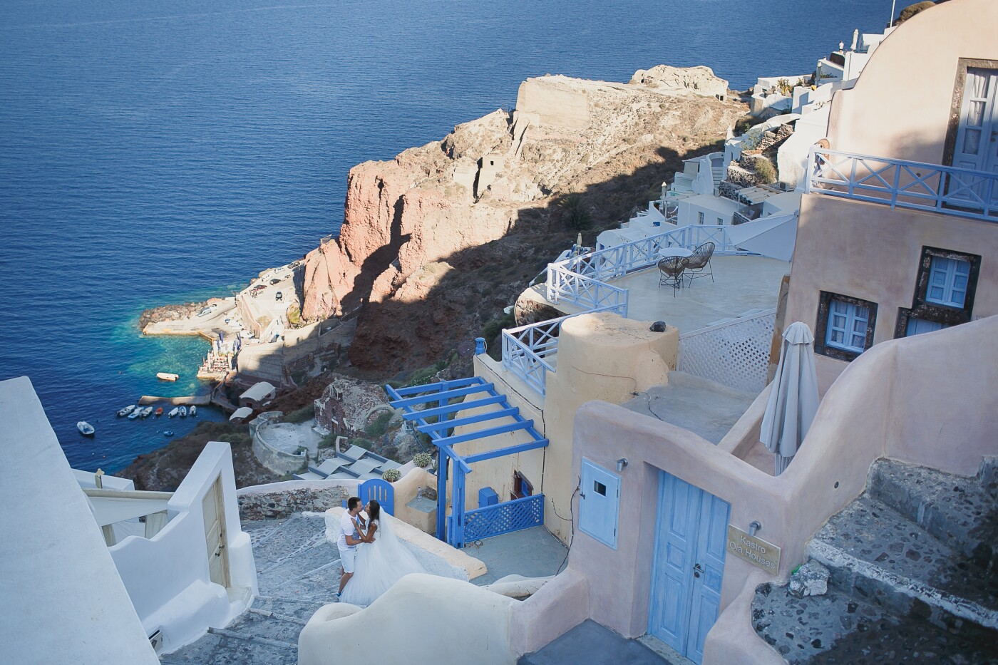 To work in Santorini - what could be better! Unforgettable views and cozy corners around every corner. The guys came to the island on their honeymoon, to renew their wedding story. And I was glad to spend the day with them.