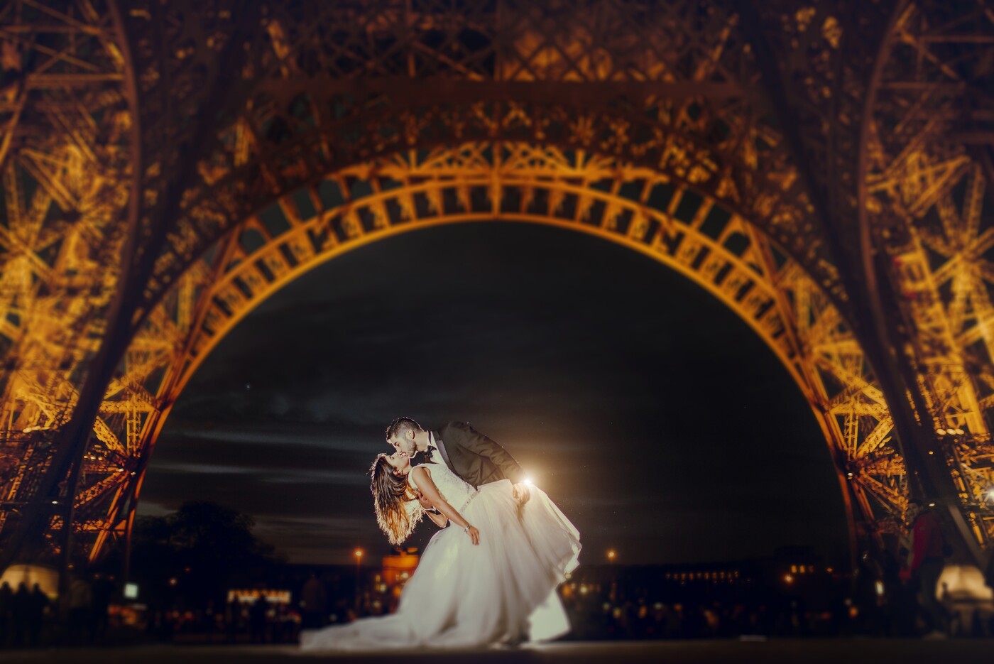 This "trash the dress" shooting was done in the city of love,París. We had a long long shooting day from 11am until 11pm traveling through all the most important places of this awesome city and finally having this nigh shoot in the Eiffel Tower. A nikon d800 and a 35mm lens were used in this photo,including a back flash to add a bit more magic to the shoot.