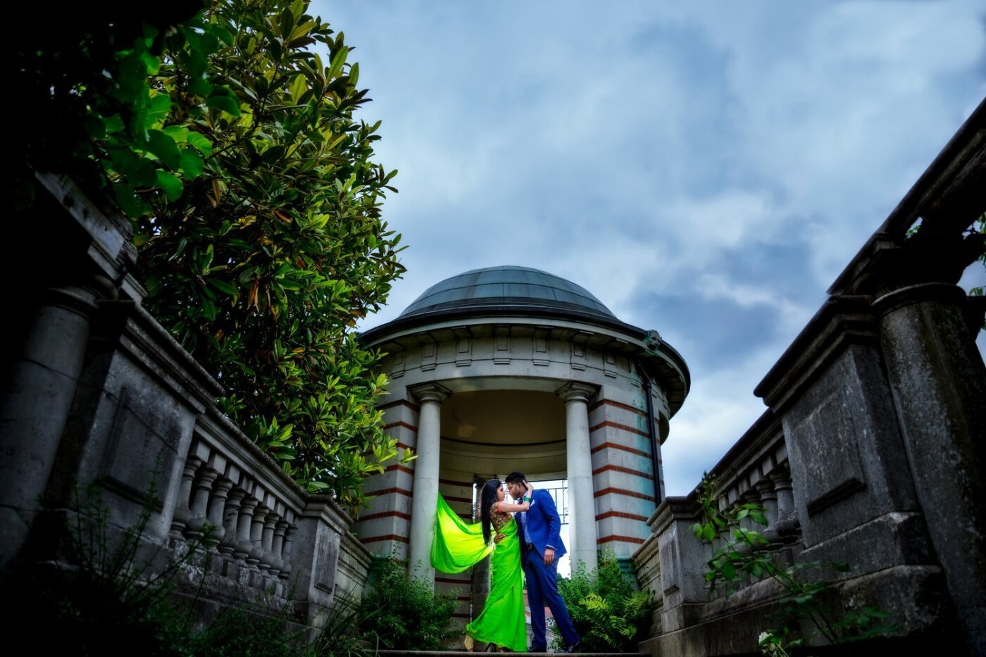 As we approached the last hours of shooting, we started heading back towards our cars. As we walked up an exhausting row of stairs, we ended up in front of this stunning opening in one of London’s secret treasure locations. I couldn’t help but admire how beautifully the colour of the bride’s sari complemented the view. I just knew I had to capture Venthan & Poorani’s romance amidst such dramatic scenery.